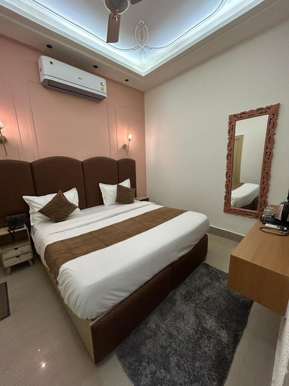 Karnāl Divine Hotel מראה חיצוני תמונה
