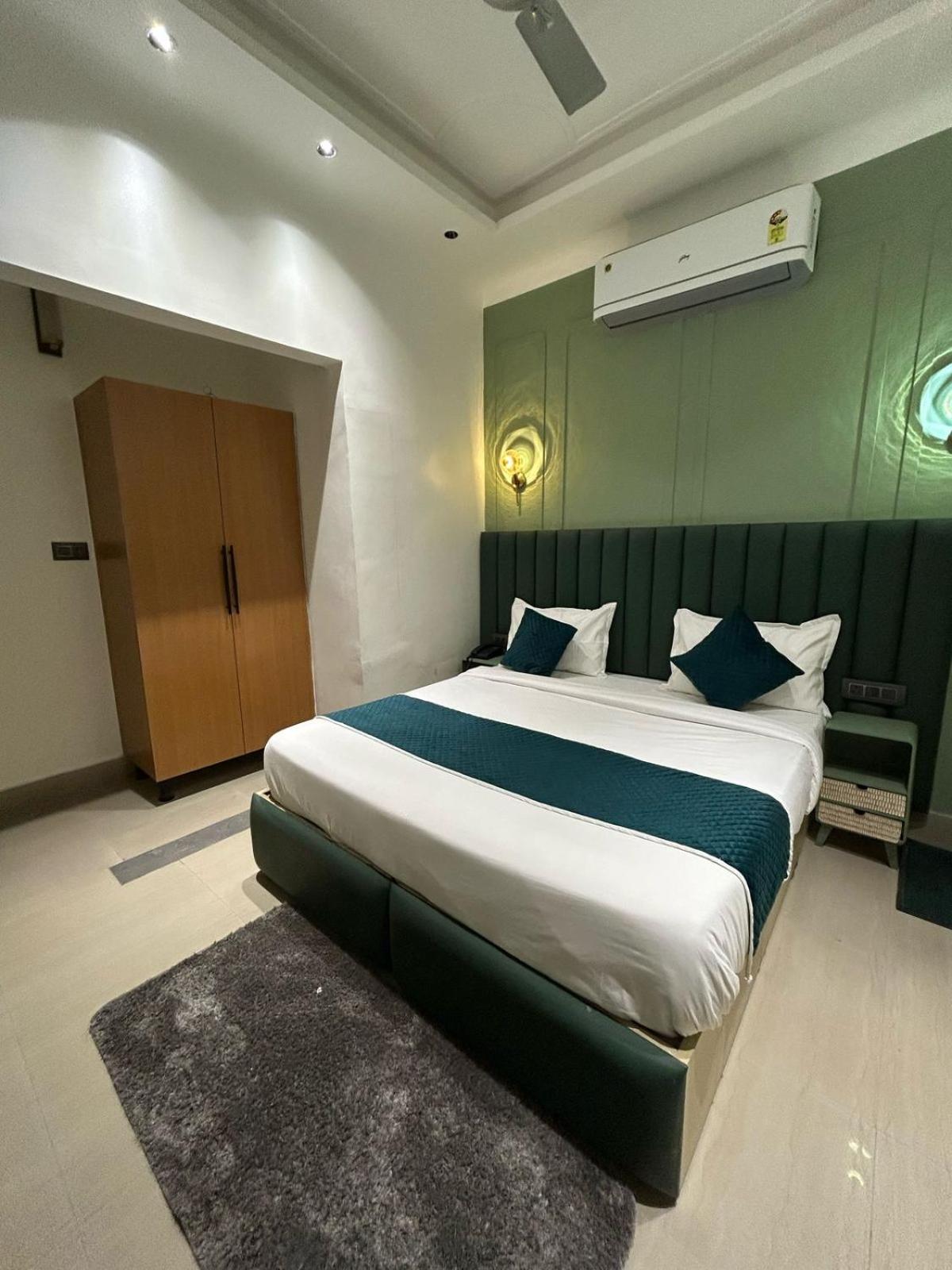 Karnāl Divine Hotel מראה חיצוני תמונה