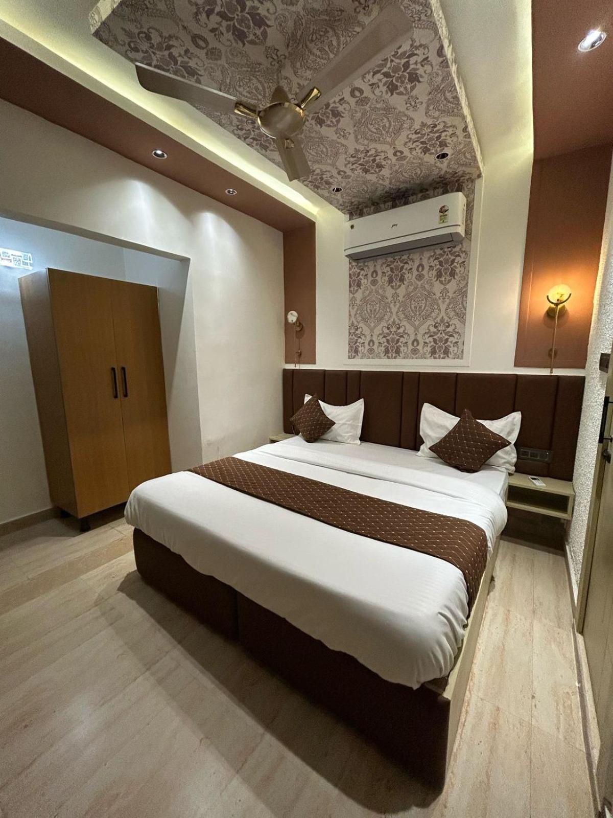 Karnāl Divine Hotel מראה חיצוני תמונה