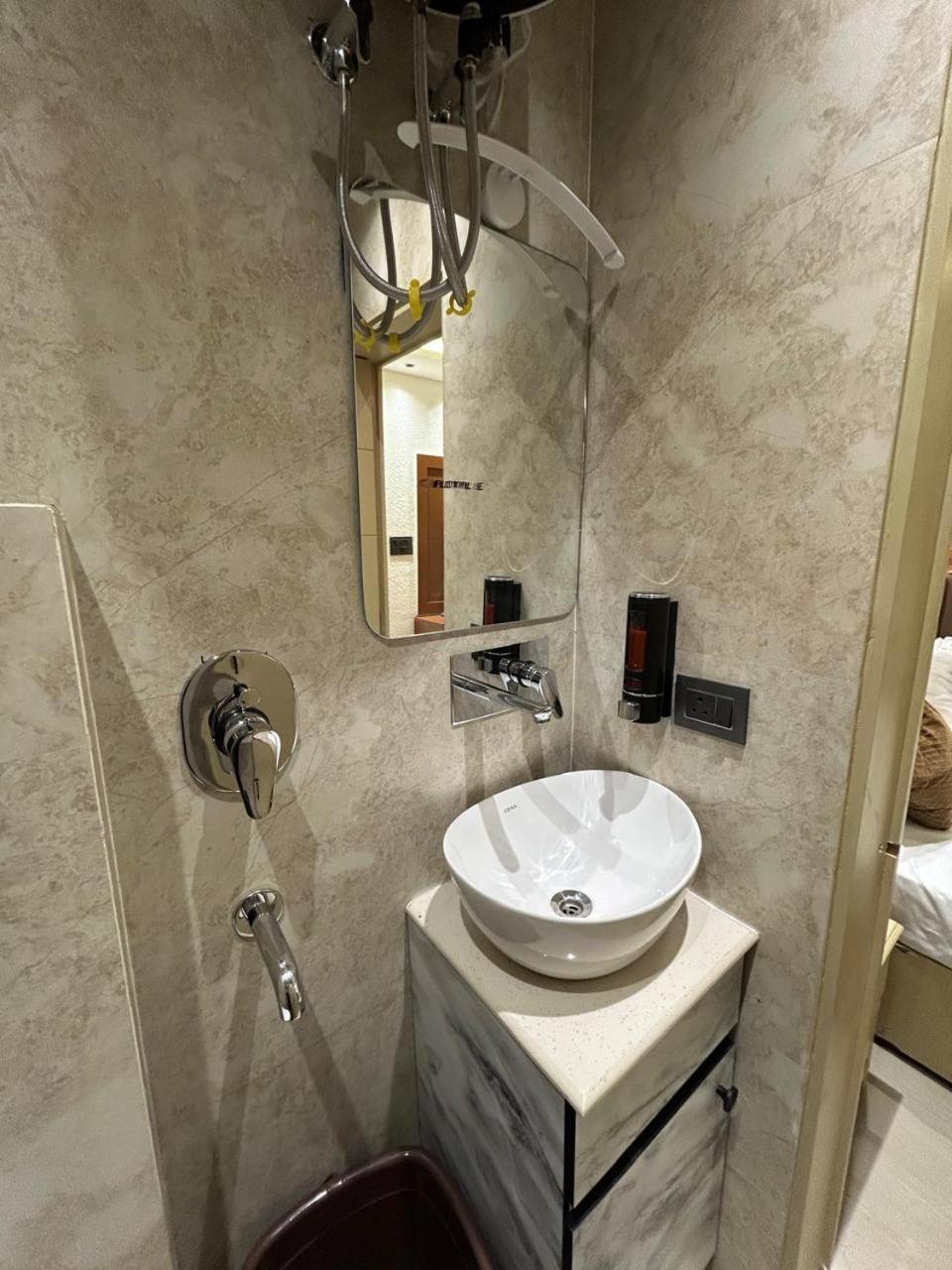 Karnāl Divine Hotel מראה חיצוני תמונה