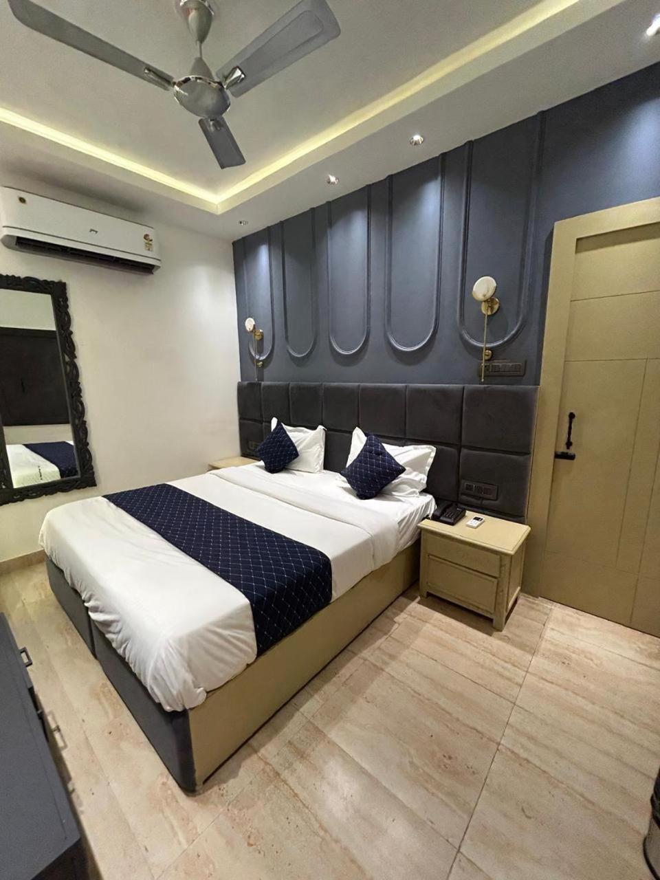 Karnāl Divine Hotel מראה חיצוני תמונה