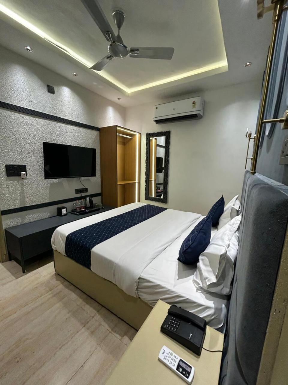 Karnāl Divine Hotel מראה חיצוני תמונה