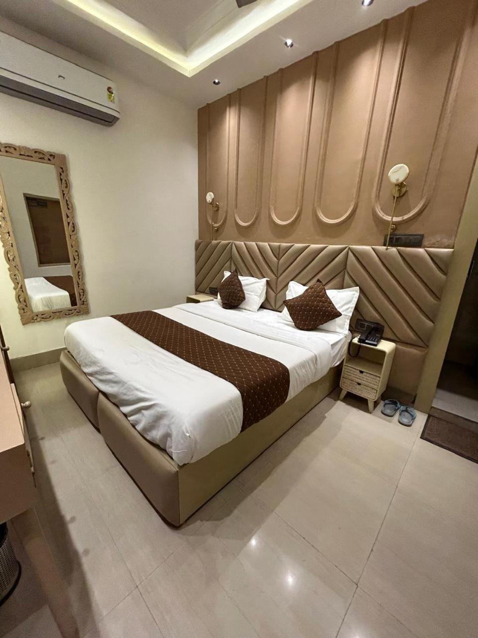 Karnāl Divine Hotel מראה חיצוני תמונה
